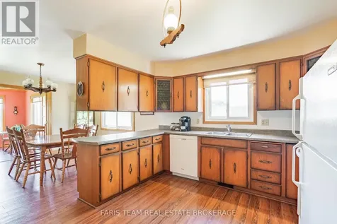 2966 George Johnston Road Springwater ON L9X 1T8