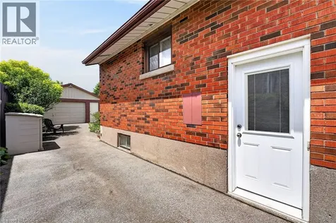 10 Helga Court Hamilton ON L8V 3K2