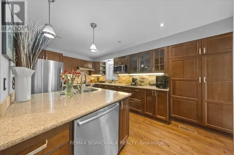 24 Hackett Street Ottawa ON K1V 0P7