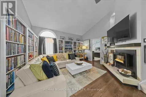 24 Hackett Street Ottawa ON K1V 0P7