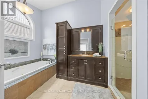 24 Hackett Street Ottawa ON K1V 0P7