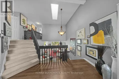 24 Hackett Street Ottawa ON K1V 0P7