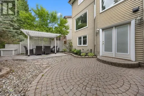 24 Hackett Street Ottawa ON K1V 0P7