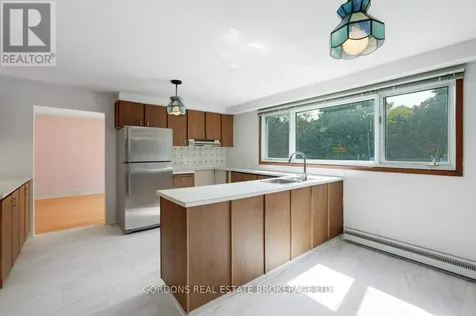 35 Aleutian Road Ottawa ON K2H 7C7