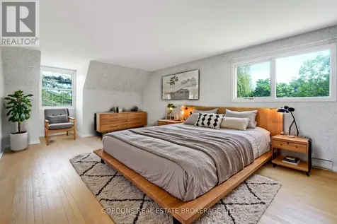 35 Aleutian Road Ottawa ON K2H 7C7