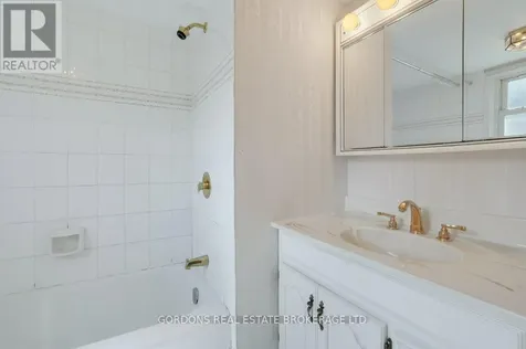 35 Aleutian Road Ottawa ON K2H 7C7