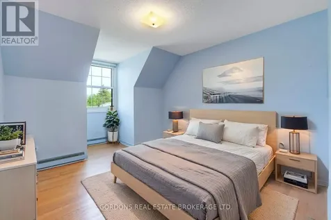 35 Aleutian Road Ottawa ON K2H 7C7