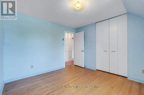 35 Aleutian Road Ottawa ON K2H 7C7