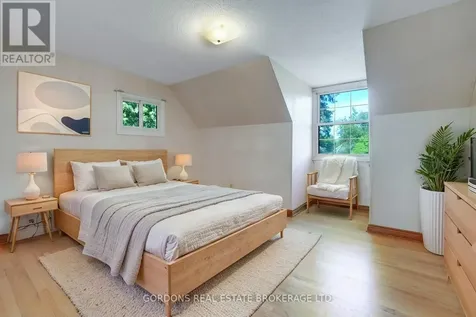 35 Aleutian Road Ottawa ON K2H 7C7
