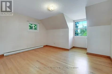35 Aleutian Road Ottawa ON K2H 7C7