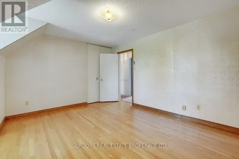 35 Aleutian Road Ottawa ON K2H 7C7