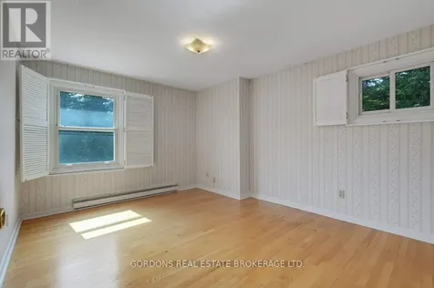 35 Aleutian Road Ottawa ON K2H 7C7
