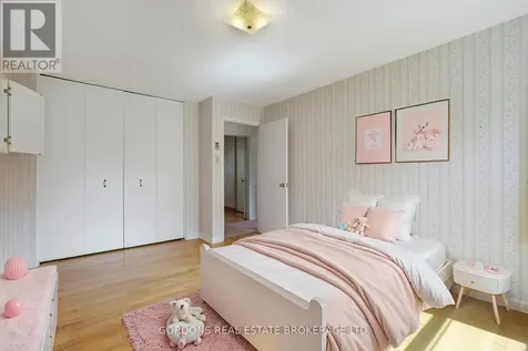 35 Aleutian Road Ottawa ON K2H 7C7