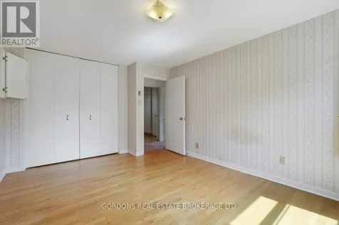35 Aleutian Road Ottawa ON K2H 7C7