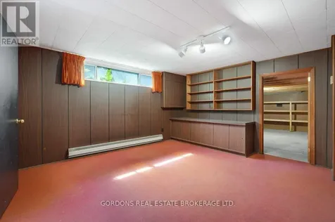 35 Aleutian Road Ottawa ON K2H 7C7