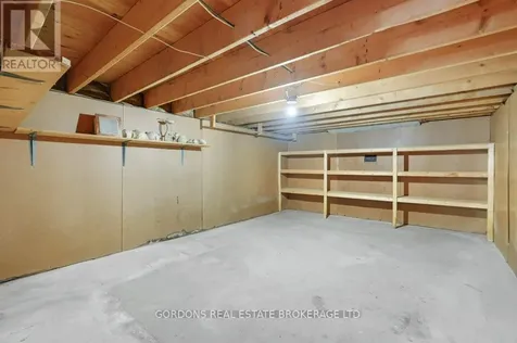 35 Aleutian Road Ottawa ON K2H 7C7