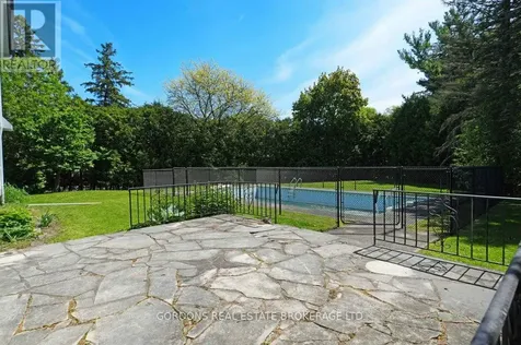 35 Aleutian Road Ottawa ON K2H 7C7