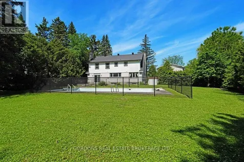 35 Aleutian Road Ottawa ON K2H 7C7