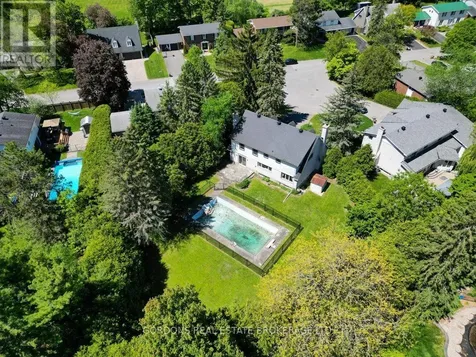 35 Aleutian Road Ottawa ON K2H 7C7