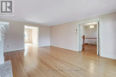 35 Aleutian Road Ottawa ON K2H 7C7