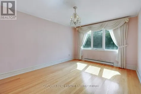 35 Aleutian Road Ottawa ON K2H 7C7