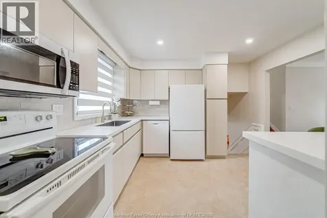 2958 Lloyd George Boulevard Windsor ON N8T 2V1