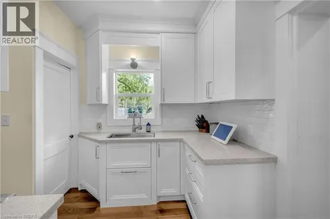 11 Tutela Heights Road Brantford ON N3T 1A2