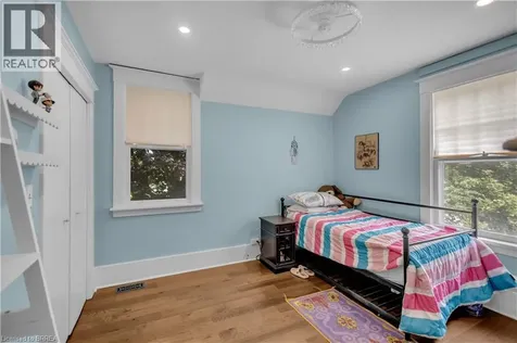11 Tutela Heights Road Brantford ON N3T 1A2