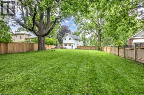 11 Tutela Heights Road Brantford ON N3T 1A2