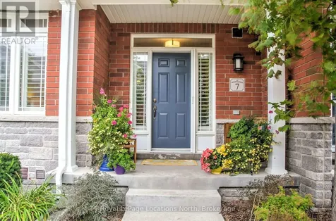 7 Collship Lane Collingwood ON L9Y 0J6