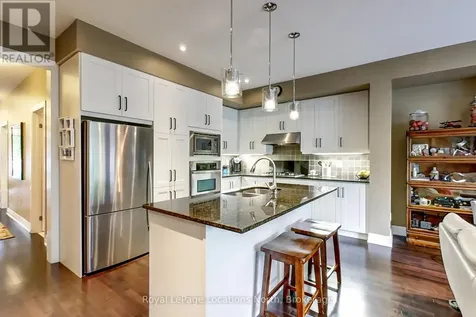 7 Collship Lane Collingwood ON L9Y 0J6