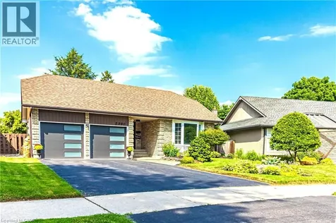 2390 Sinclair Circle Burlington ON L7P 3C3