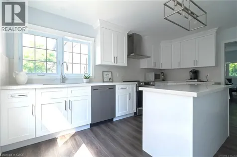 2390 Sinclair Circle Burlington ON L7P 3C3