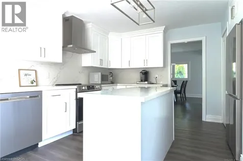 2390 Sinclair Circle Burlington ON L7P 3C3