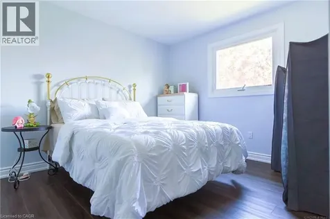 2390 Sinclair Circle Burlington ON L7P 3C3