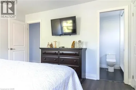 2390 Sinclair Circle Burlington ON L7P 3C3