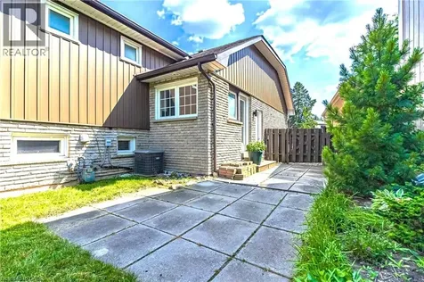 2390 Sinclair Circle Burlington ON L7P 3C3