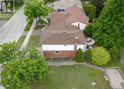 585 Summerhill Crescent Sudbury ON P3A 4T3