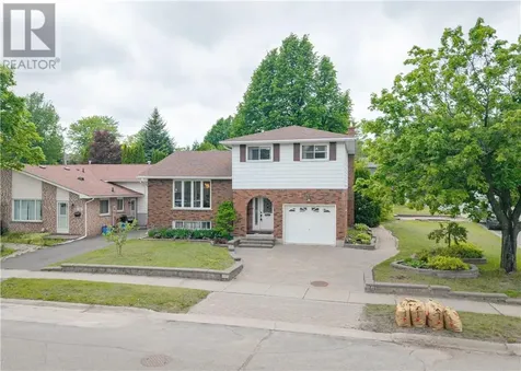 585 Summerhill Crescent Sudbury ON P3A 4T3