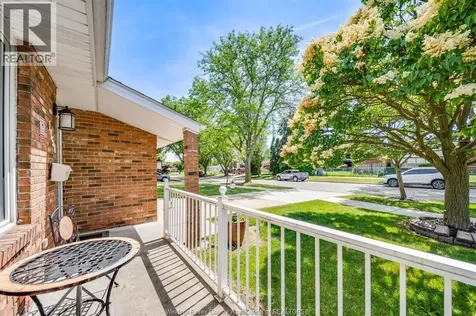 1758 Southdale Drive Windsor ON N8W 4X1