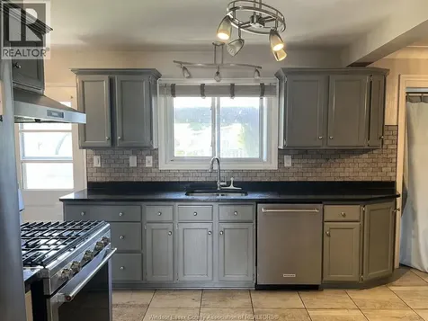 3515 Glenwood Avenue Windsor ON N9E 2Y6