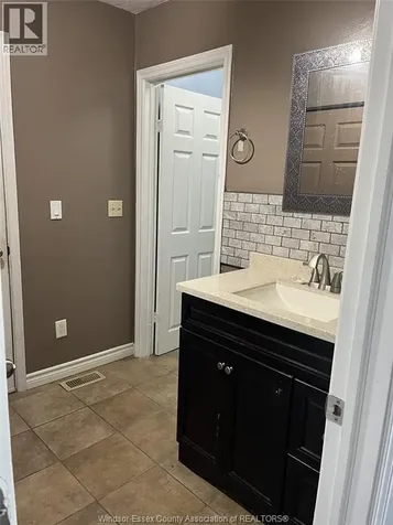 3515 Glenwood Avenue Windsor ON N9E 2Y6