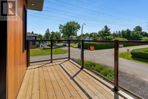 77 Granton Avenue Ottawa ON K2G 1L2