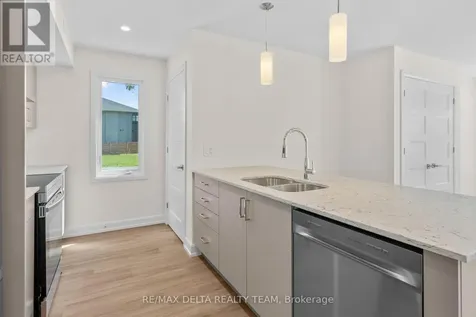 77 Granton Avenue Ottawa ON K2G 1L2