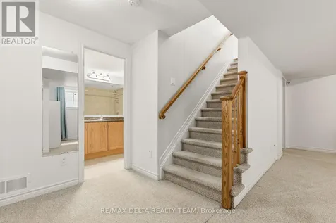 346 Farincourt Crescent Ottawa ON K4A 0M6