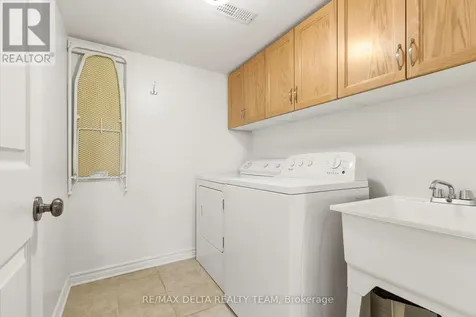 346 Farincourt Crescent Ottawa ON K4A 0M6