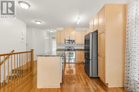 346 Farincourt Crescent Ottawa ON K4A 0M6