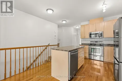 346 Farincourt Crescent Ottawa ON K4A 0M6