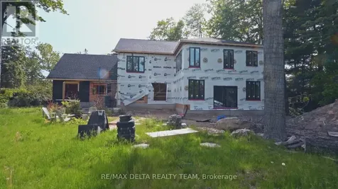 8 Pineglen Crescent Ottawa ON K2E 6X7