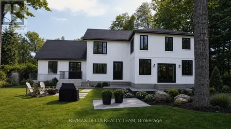 8 Pineglen Crescent Ottawa ON K2E 6X7